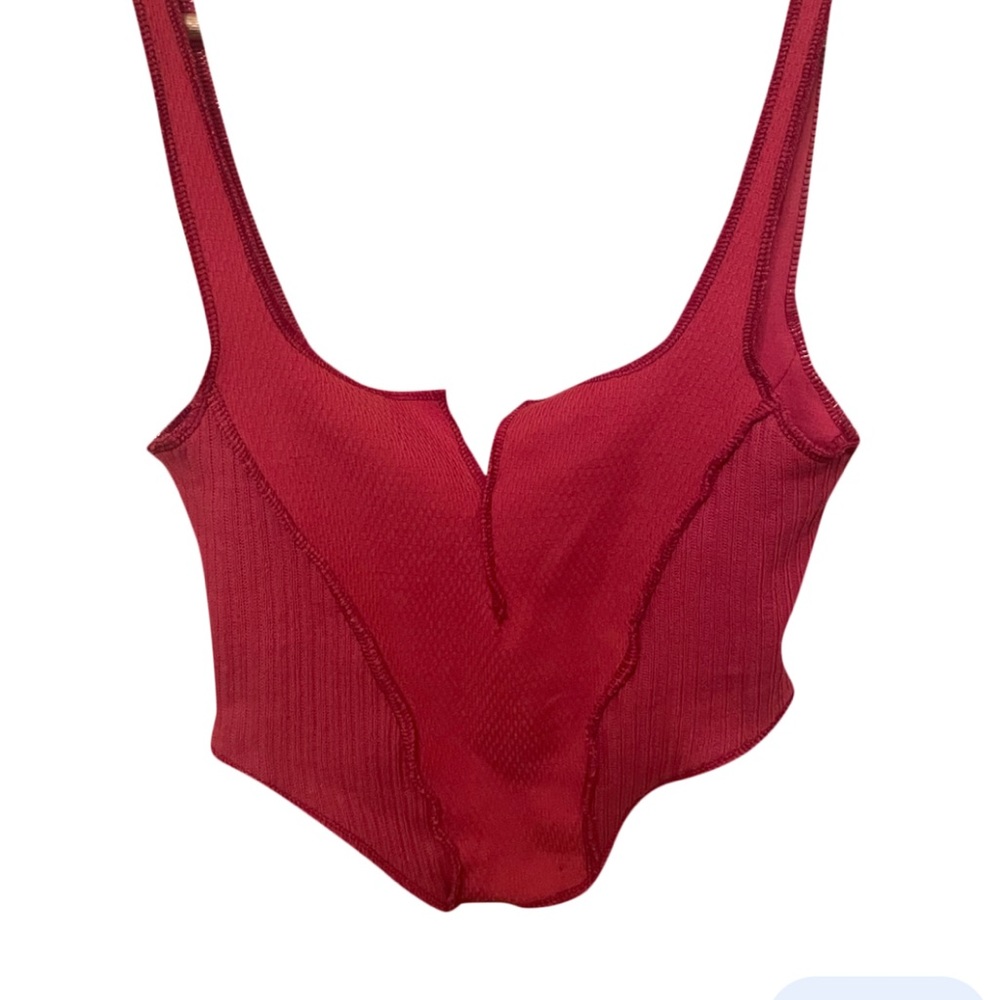 Red tank - Picture 2 of 4